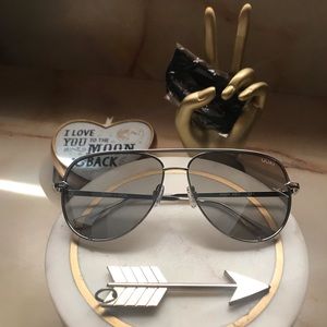 🆕 Quay x Desi - High Key in Silver